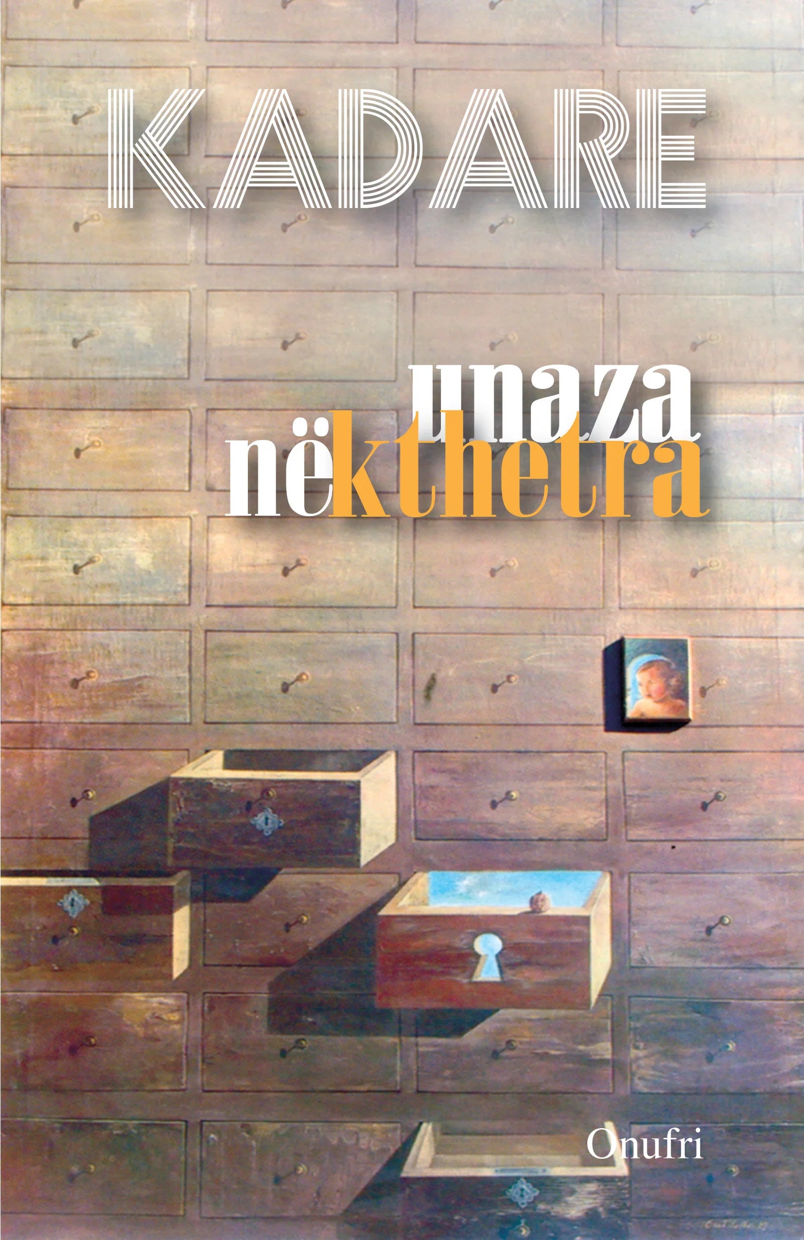 UNAZA NË KTHETRA